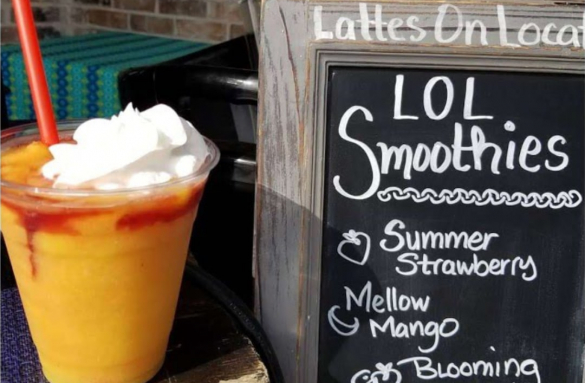 Smoothie & Frappe | Mobile Bar | Mellow Mango Smoothie topped with Strawberry flavor